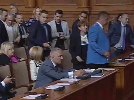 Скандал в парламента заради дебата за Пламен Николов: ИТН напуснаха залата