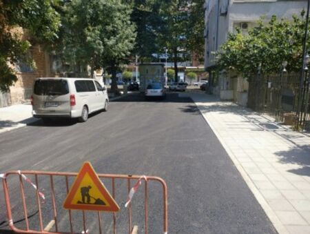 Малък ремонт подобрява пешеходното движение от ул. „Хан Аспарух“ към „Демокрация“