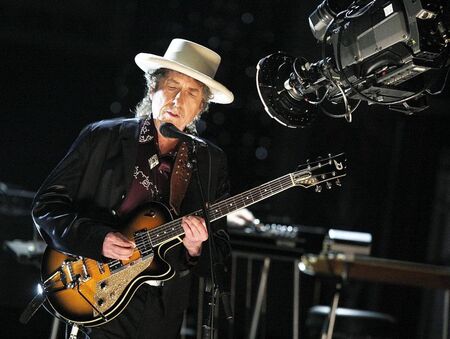 Боб Дилън е обвинен в сексуално насилие