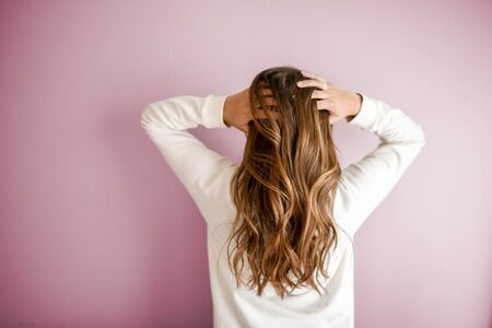 Как да се грижите за сухата и изтощена коса