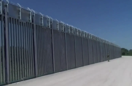 Гърция издигна 40-километрова метална ограда по границата с Турция