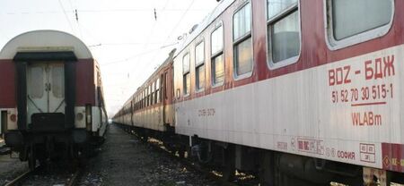 Извънредно! Пореден инцидент с влака София-Бургас, човек скочи на релсите, 100 души са блокирани