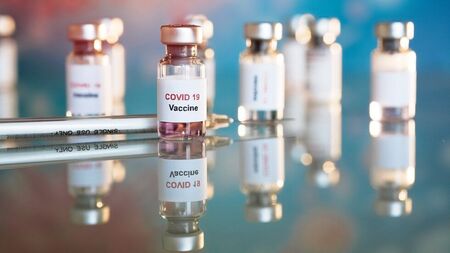 МЗ каза какво съдържат ваксините срещу COVID-19
