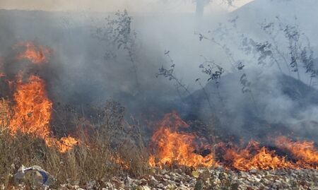 Пожар пламна в руенското село Планиница