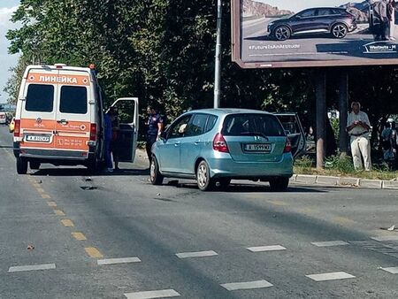 Разсеян шофьор блъсна линейка на бул.“Стефан Стамболов“ в Бургас