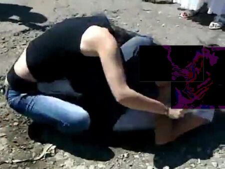 Само във Флагман.бг: Три жени се млатиха брутално за айтоския Дон Жуан