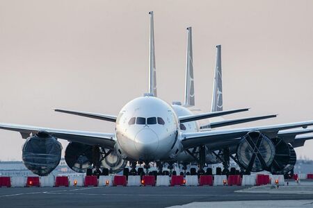Подновиха полетите от Кабул, някои страни обаче спират евакуацията след атентатите