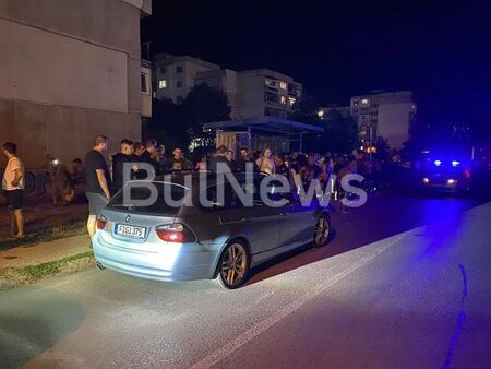 Млад шофьор с БМВ блъсна две момичета на тротоар във Враца, лекари се борят за живота им