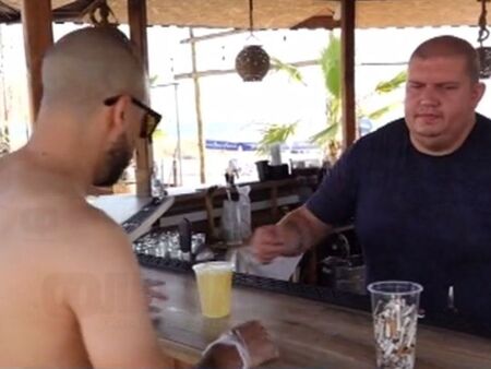 Бар на плажа в Поморие раздава лимонада срещу чаша с фасове