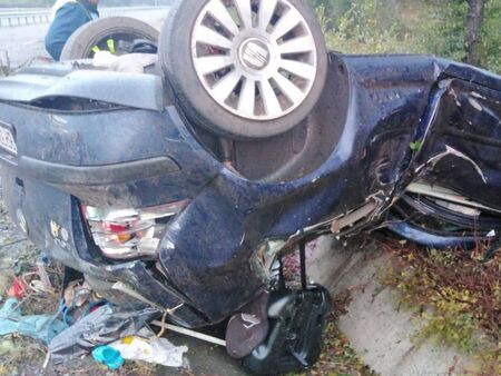 Разсеян шофьор се заби с Форд в патрулка след катастрофата с жертва край Отманли