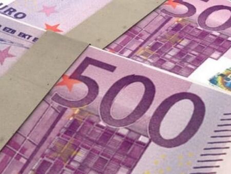 Крадци отмъкнаха 700 евро от дом в айтовско село посред бял ден