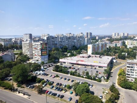 Владимир Колев-Несито взе бившия „Пикадили“ в ж.к.“Изгрев“, проектира строителството на мегасграда