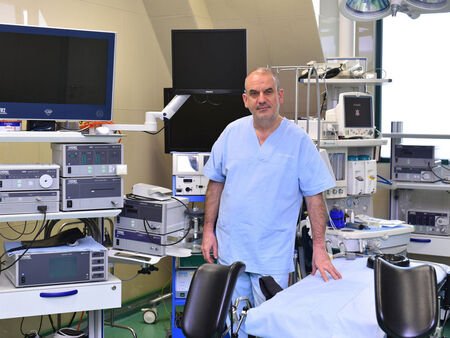 Известният гинеколог д-р Стефан Бузалов д.м. започва прием в Бургас