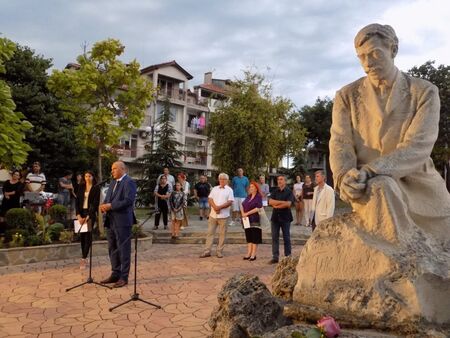 Стотици дойдоха в Поморие за откриването на Националните поетични празници „Яворови дни-2021”