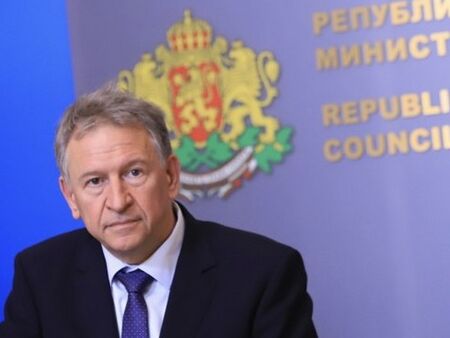 Министър Кацаров издаде заповедта с новите мерки, вижте ги