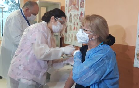 Засилен интерес към ваксинацията в медицинския център на УМБАЛ Бургас