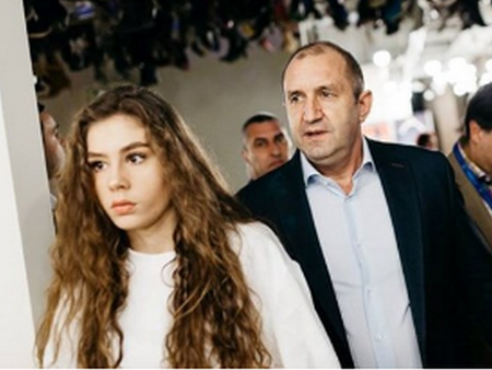 Дъщерята на Радев стана певица и се съблече
