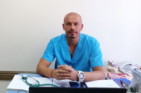 Д-р Иван Макавеев консултира в първия кабинет по паразитни заболявания в Бургас