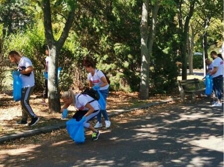 Близо 360 кг фасове и отпадъци събраха доброволци на „ПромениКартинката“ в 4 български града