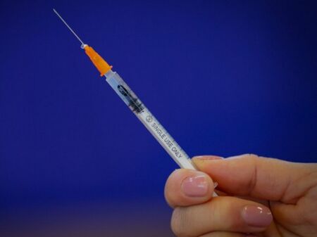 РЗИ-Ямбол ще бракува 15 000 дози от ваксината на "Пфайзер"