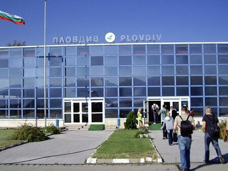 Пътник с фалшив PCR тест заловиха на Летище Пловдив
