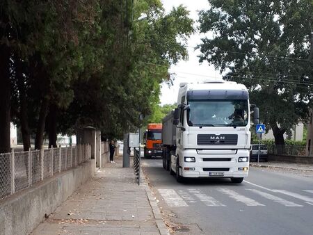 Проблемът с опасните камиони се пренесе от Айтос в Руен