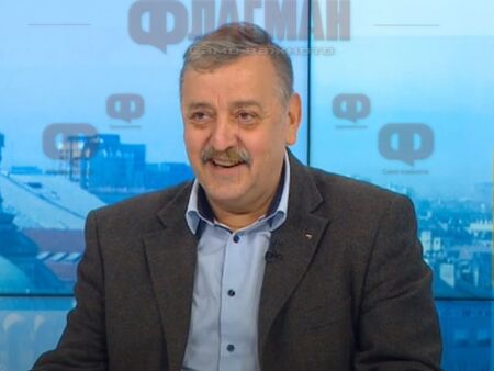 Проф. Кантарджиев: Вместо да кажем на хората, че няма да работят, ако не са ваксинирани, ще правим томболи