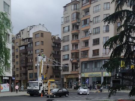 Монтират светофар на проблемно кръстовище в Бургас