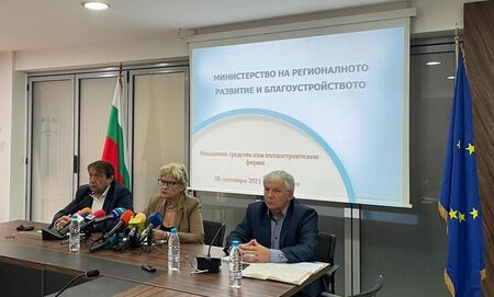 Министър Виолета Комитова: Искаме да си уредим отношенията със строителните фирми