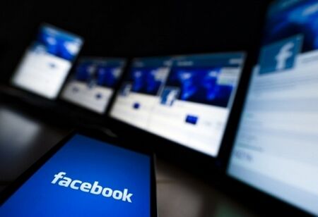 Защо отново се сринаха фейсбук и инстаграм