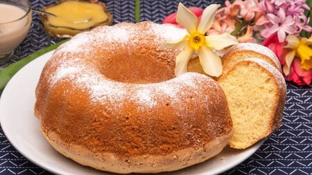 Закуска от тефтера на баба: Най-вкусния и бърз кекс само с 2 яйца