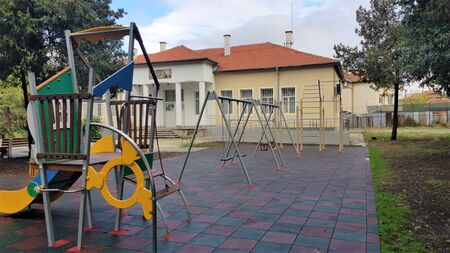 Общината създаде кът за игра и тренировки в кв."Горно Езерово"