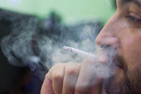 За година цигарите са взели 2 пъти повече жертви от COVID-19