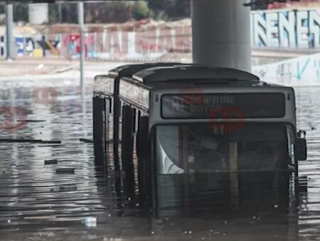 Затварят училища и булеварди в Атина заради проливни дъждове