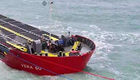 Идва ли екокатастрофа заради кораба Вера Су, нефт се излива в морето