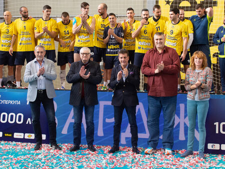 Петър Кънев връчи Суперкупата на България със силни думи за мъжкия волейбол в Бургас