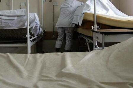Санитар в болница дръпнал 200 лева от картата на пациент