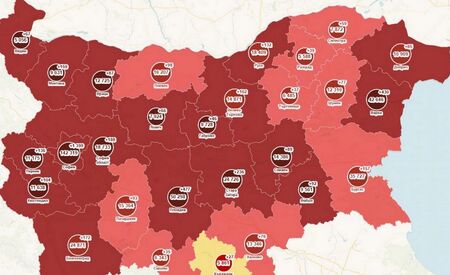 Още две области у нас светнаха в тъмночервено на COVID картата