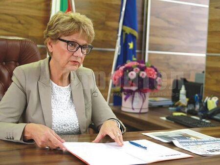 Министър Комитова: Ще предложа 1,5 млрд. лв. за поддръжка и ремонт на пътищата в бюджет 2022