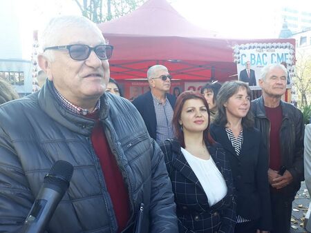 Кандидат-депутатите на БСП откриха шатрата си на бул. „Алеко Богориди”