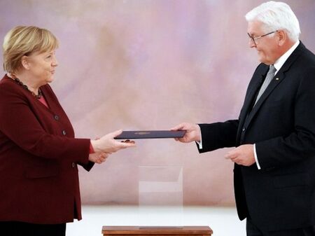 Меркел беше освободена от поста, вече е служебен канцлер на ФРГ