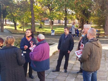 Жители на бургаското с. Равнец поискаха нови улици от кандидатите на „БСП за България“