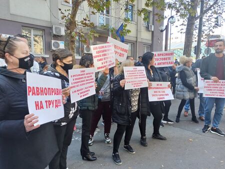 НА ЖИВО във Флагман.бг: Бургаски ресторантьори протестират по централните улици на града