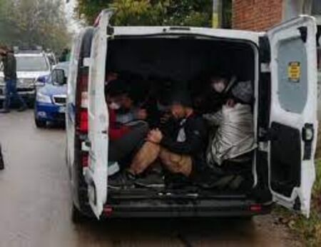 Хванаха шофьори на АМ „Тракия“, превозвали нелегални мигранти