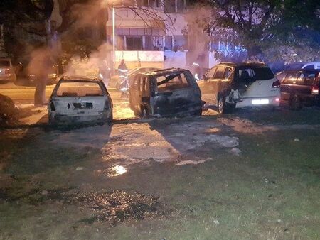 Пет коли изгоряха като факли във Варна