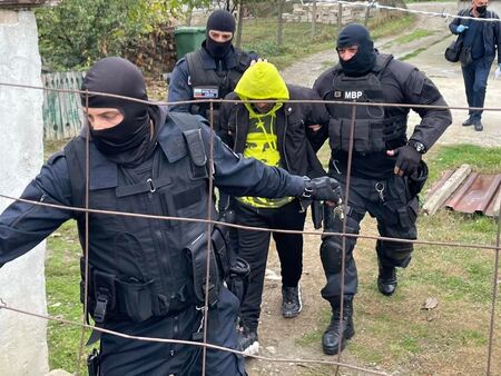 Мащабната акция на ОД на МВР в Бургас срещу купуването на гласове продължава, вижте ареста на мъж от Оризаре