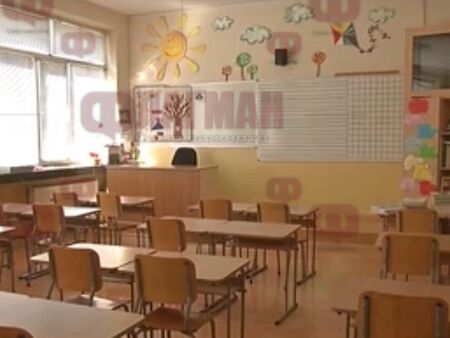 Опустяха и училищата в Сливен, Русе и Плевен, удължават във Варна онлайн обучението
