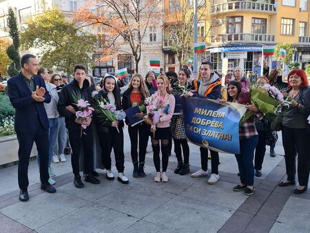 Стотици в Бургас посрещнаха „Фортисимо“ след поредното международно признание