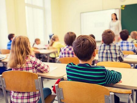 Малко над 60 % от малките ученици в Бургаско се връщат в клас