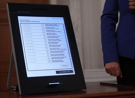 Кабинетът реши как ще се съхраняват машините за гласуване